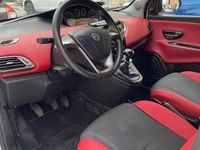 Usata Lancia Ypsilon Gold 69 CV (50 kW) 2015 Bianco Utilitaria