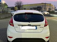 Usata Ford Fiesta 68 CV (50 kW) 2009 Bianco Utilitaria