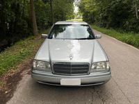 Usata Mercedes C180 Elegance 122 CV (89 kW) 1993 Argento Berlina