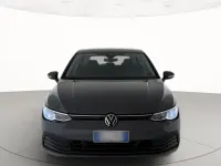 Usata VW Golf VIII Life 110 CV (80 kW) 2023 Dolphin grey metallizzato Berlina