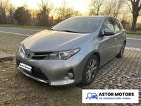 Usata Toyota Auris Hybrid 99 CV (72 kW) 2014 Grigio Berlina