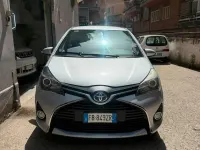Usata Toyota Yaris Hybrid Active 73 CV (53 kW) 2016 Grigio Berlina