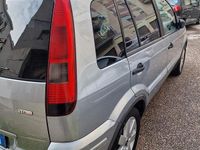 Usata Ford Fusion 68 CV (50 kW) 2004 Grigio Utilitaria