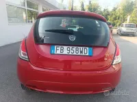 Usata Lancia Ypsilon Gold 69 CV (50 kW) 2016 Rosso Utilitaria