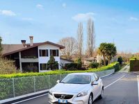 Usata Volvo V40 R-Design 120 CV (88 kW) 2017 Argento Utilitaria