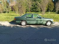 Usata Mercedes E200 122 CV (89 kW) 1990 Verde Berlina