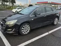 Usata Opel Astra Cosmo 110 CV (80 kW) 2013 Nero Berlina