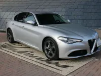 Usata Alfa Romeo Giulia Super 150 CV (110 kW) 2018 Argento Berlina