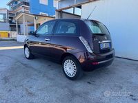 Usata Lancia Ypsilon 60 CV (44 kW) 2009 Viola Utilitaria