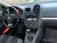Usata VW Golf V 105 CV (77 kW) 2008 Nero Utilitaria