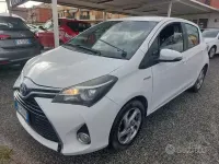 Usata Toyota Yaris Hybrid 73 CV (53 kW) 2016 Bianco Berlina