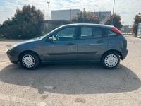 Käytetty Ford Focus 115 HP (84 kW) 2002 Harmaa Sedan