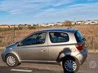 Usata Toyota Yaris 75 CV (55 kW) 2003 Grigio Utilitaria