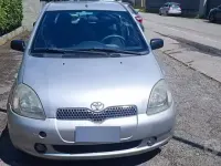 Usata Toyota Yaris Sol 68 CV (50 kW) 2001 Grigio Berlina