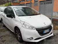Usata Peugeot 208 68 CV (50 kW) 2012 Bianco Utilitaria