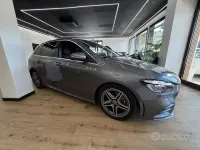 Usata Mercedes B180 AMG Line Premium 116 CV (85 kW) 2025 Grigio Utilitaria
