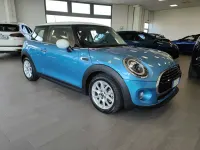 Usata Mini Cooper D 116 CV (85 kW) 2019 Blu/azzurro Utilitaria