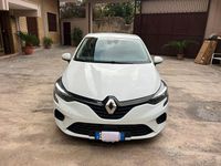 Używany Renault Clio V Business 100 KM (73 kW) 2021 Biały Sedan/Limuzyna