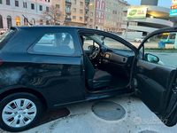 Second-hand Toyota Yaris 69 CP (50 kW) 2013 Negru Hatchback
