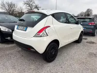 Usata Lancia Ypsilon 80 CV (58 kW) 2014 Bianco Utilitaria