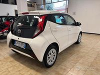Usata Toyota Aygo 72 CV (52 kW) 2019 Bianco Utilitaria