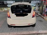 Usata Lancia Ypsilon 69 CV (50 kW) 2016 Bianco Utilitaria