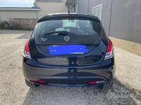 Usata Lancia Ypsilon 69 CV (50 kW) 2017 Blu Utilitaria