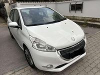 Begagnad Peugeot 208 Allure 82 HK (60 kW) 2016 Vit Halvkombi
