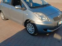 Usata Toyota Yaris 68 CV (50 kW) 2006 Grigio Utilitaria