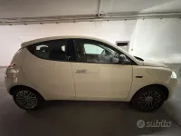 Usata Lancia Ypsilon Gold 69 CV (50 kW) 2018 Marrone Utilitaria
