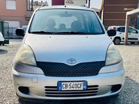 Usata Toyota Yaris Verso Luna 75 CV (55 kW) 2002 Argento Monovolume