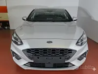 Begagnad Ford Focus ST-Line 125 HK (91 kW) 2022 Silver Sedan