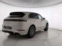 Gebraucht Porsche Cayenne 305 PS (224 kW) 2024 Beige SUV