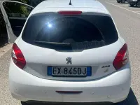 Usata Peugeot 208 Active 68 CV (50 kW) 2014 Bianco Utilitaria