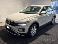 Usata VW T-Roc Life 110 CV (80 kW) 2022 Grigio metallizzato SUV