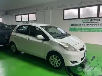 Usata Toyota Yaris 69 CV (50 kW) 2011 Bianco Utilitaria