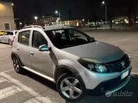 Usata Dacia Sandero Stepway 84 CV (61 kW) 2012 Grigio Berlina