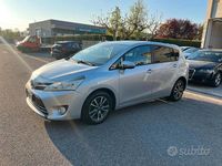 Usata Toyota Verso Style 120 CV (88 kW) 2015 Grigio Monovolume