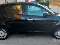 Usata Lancia Ypsilon Gold 95 CV (69 kW) 2017 Nero Utilitaria