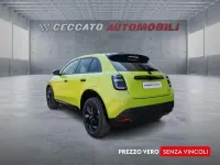 Nuova Fiat 600 Sport 145 CV (106 kW) 2026 Verde SUV