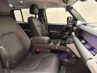 Usata Land Rover Defender SE 200 CV (147 kW) 2024 Santorini black SUV
