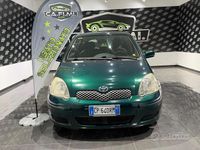 Usata Toyota Yaris 65 CV (47 kW) 2004 Verde Berlina