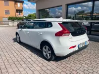 Usata Volvo V40 Kinetic 120 CV (88 kW) 2016 Bianco Berlina