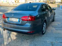 Usata VW Jetta 105 CV (77 kW) 2011 Grigio Berlina