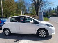 Usata Toyota Yaris Hybrid Lounge 75 CV (55 kW) 2012 Bianco Berlina