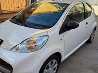 Usata Peugeot 107 Allure 68 CV (50 kW) 2009 Bianco Utilitaria