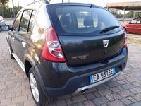 Usata Dacia Sandero Stepway 70 CV (51 kW) 2010 Grigio Berlina