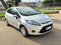Usata Ford Fiesta 68 CV (50 kW) 2010 Argento Berlina