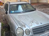 Usata Mercedes E200 136 CV (100 kW) 1997 Grigio Station wagon