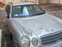 Usata Mercedes E200 136 CV (100 kW) 1997 Grigio Station wagon